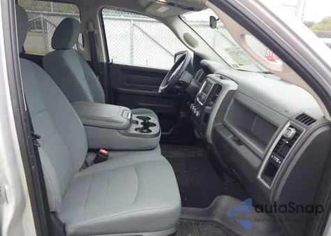 2017 Ram 1500 Express 4X4 6'4 Box z USA, uszkodzony, nr VIN 1C6RR7FT5HS633463